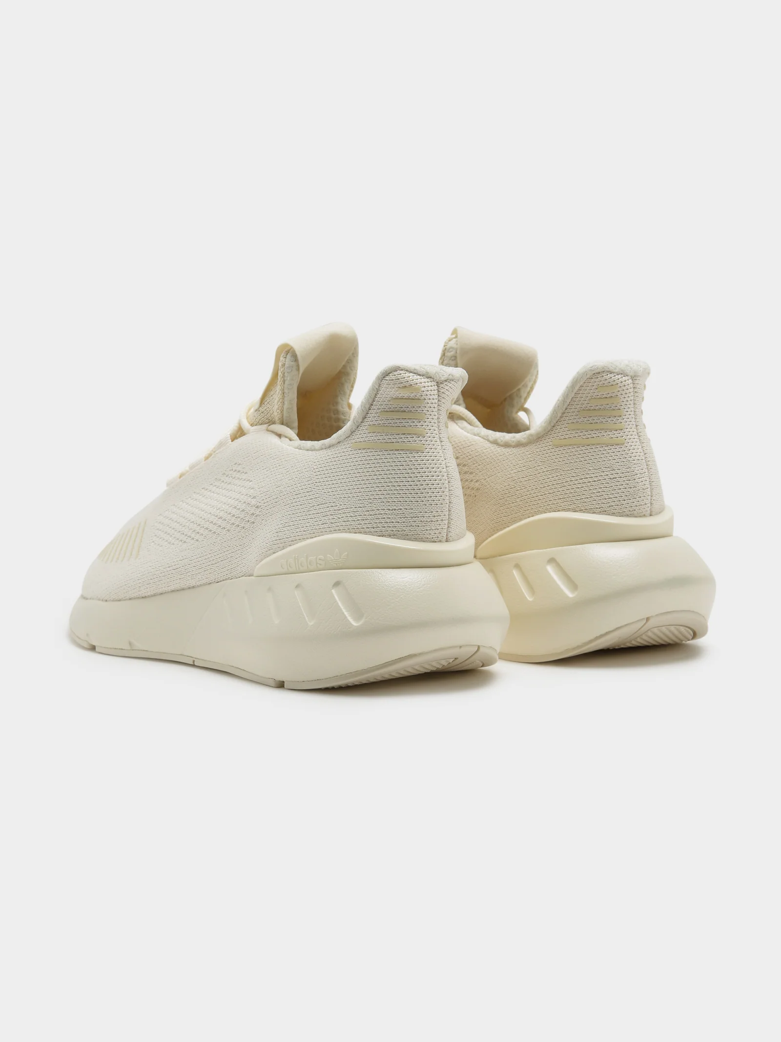 Womens Swift Run 22 Sneakers - Image 7